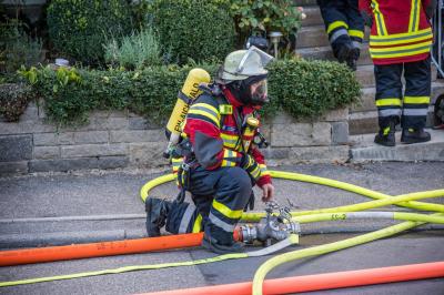 Aichwald-Aichelberg: Brand gegenueber vom Feuerwehrhaus - starke Rauchentwicklung